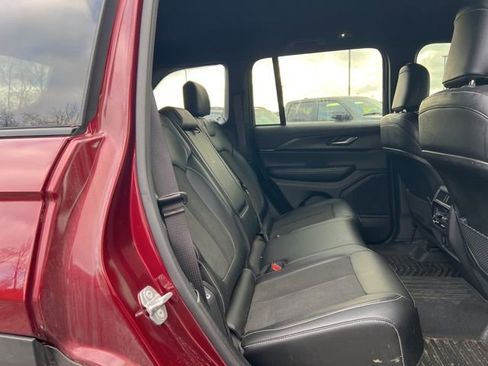 Used 2025 Jeep Grand Cherokee Altitude image 14