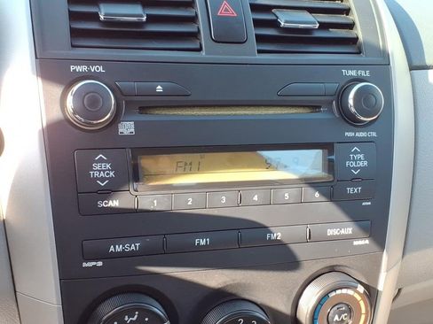 Used 2010 Toyota Corolla LE image 21