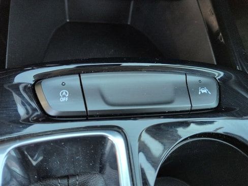 Used 2025 Chevrolet Trax LT w/ LT Convenience Package image 39