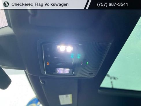 Used 2025 Volkswagen Atlas Cross Sport SEL AWD/4WD image 18