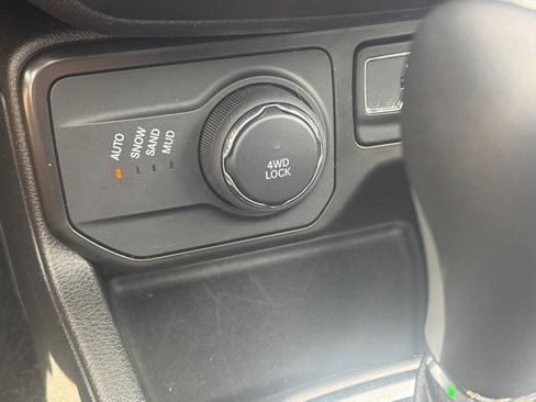 Used 2022 Jeep Renegade Limited w/ Sun, Sound & Wheels Group image 21