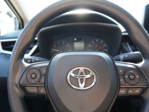 Used 2025 Toyota Corolla LE w/ Convenience Package FWD image 21
