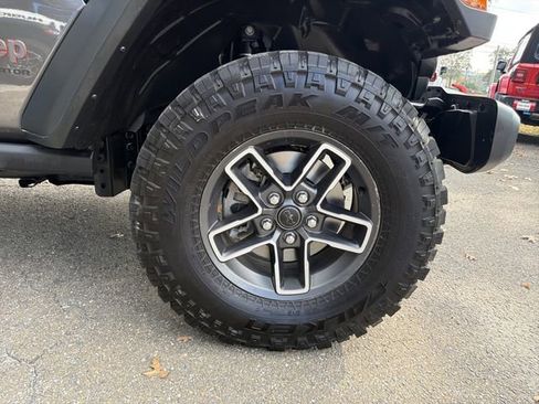 Used 2024 Jeep Gladiator Mojave w/ Convenience Group image 14