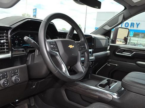 Used 2024 Chevrolet Silverado 2500 LTZ w/ LTZ Convenience Package AWD/4WD image 9