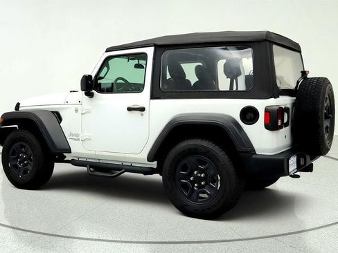 Used 2018 Jeep Wrangler Sport AWD/4WD image 7