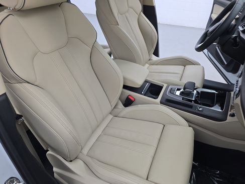 Used 2024 Audi Q5 2.0T Prestige image 10