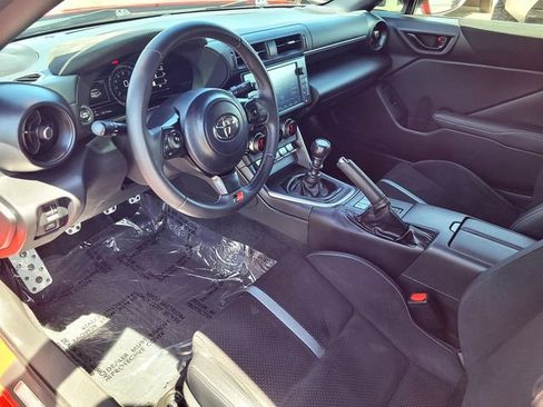 Used 2022 Toyota GR86 Premium w/ ALL Weather Mat Package (TMS) RWD image 10