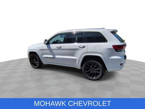 Used 2019 Jeep Grand Cherokee Altitude AWD/4WD image 7
