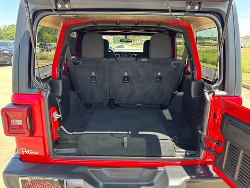 Used 2019 Jeep Wrangler Unlimited Sahara w/ Safety Group AWD/4WD image 23