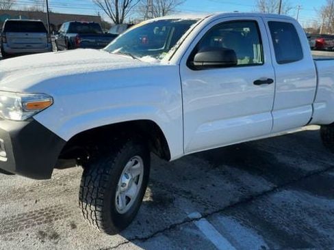 Used 2019 Toyota Tacoma SR image 6
