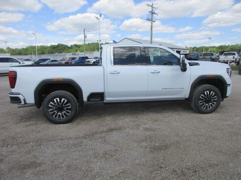 New 2026 GMC Sierra 2500 Denali Ultimate AWD/4WD image 3
