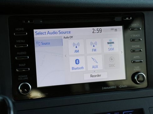 Used 2018 Toyota Sienna XLE image 13