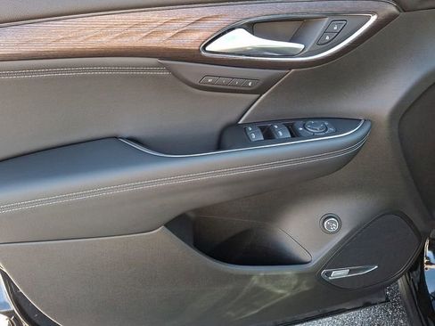 Used 2023 Buick Envision Avenir image 12