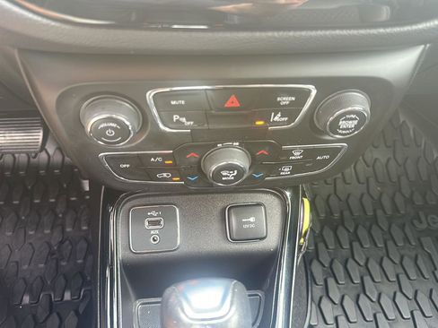 Used 2021 Jeep Compass Latitude FWD image 18