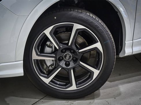 Certified 2025 Audi Q3 2.0T Premium Plus w/ Premium Plus Package image 11