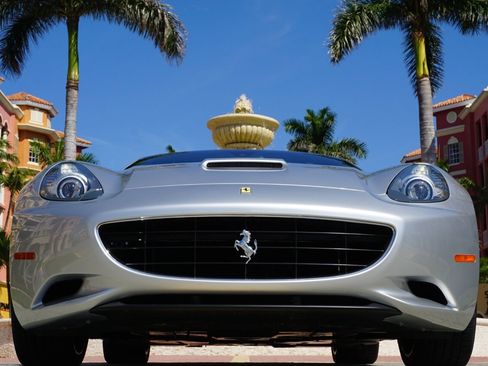 Used 2011 Ferrari California image 26
