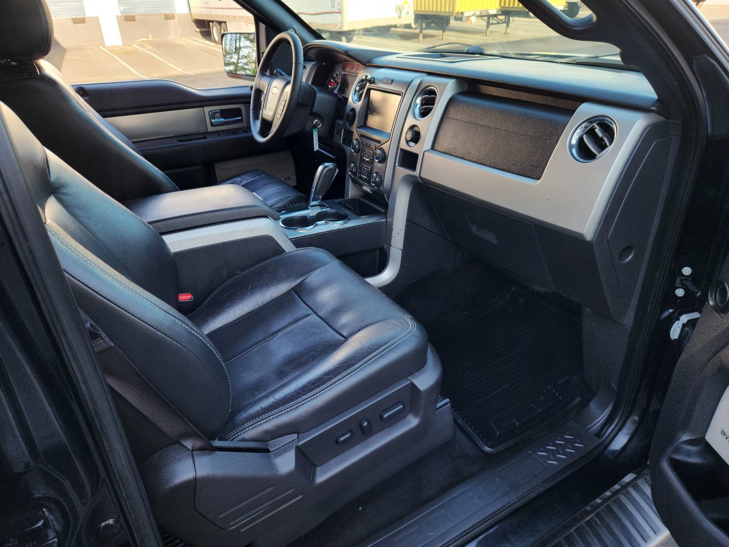 Used 2014 Ford F150 FX4 w/ Equipment Group 402A Luxury AWD/4WD image 16