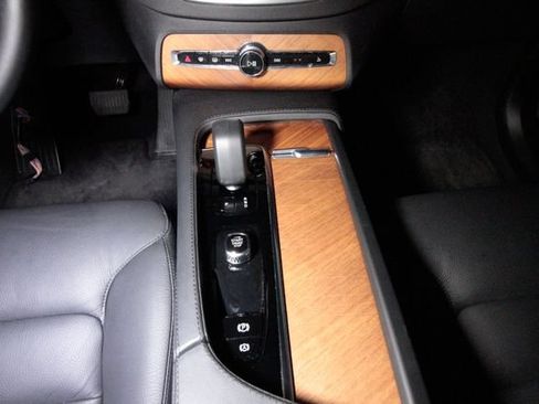 Certified 2025 Volvo XC90 B5 Plus w/ Protection Package Premier AWD/4WD image 13