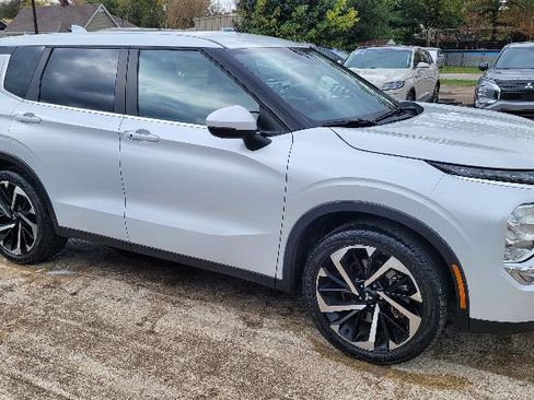 Used 2024 Mitsubishi Outlander SE image 5