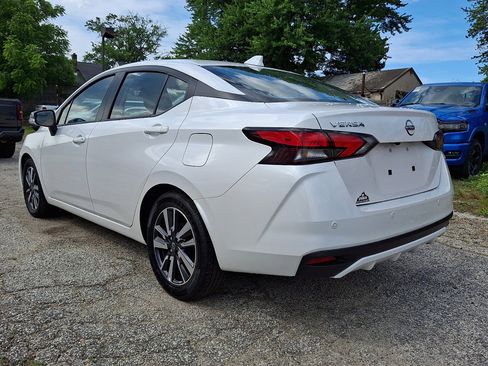 Used 2024 Nissan Versa SV FWD image 3