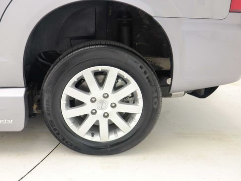 Used 2015 Chrysler Town & Country Touring FWD image 33