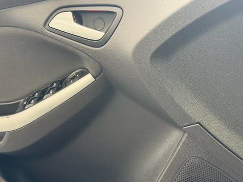 Used 2013 Ford Focus SE FWD image 20