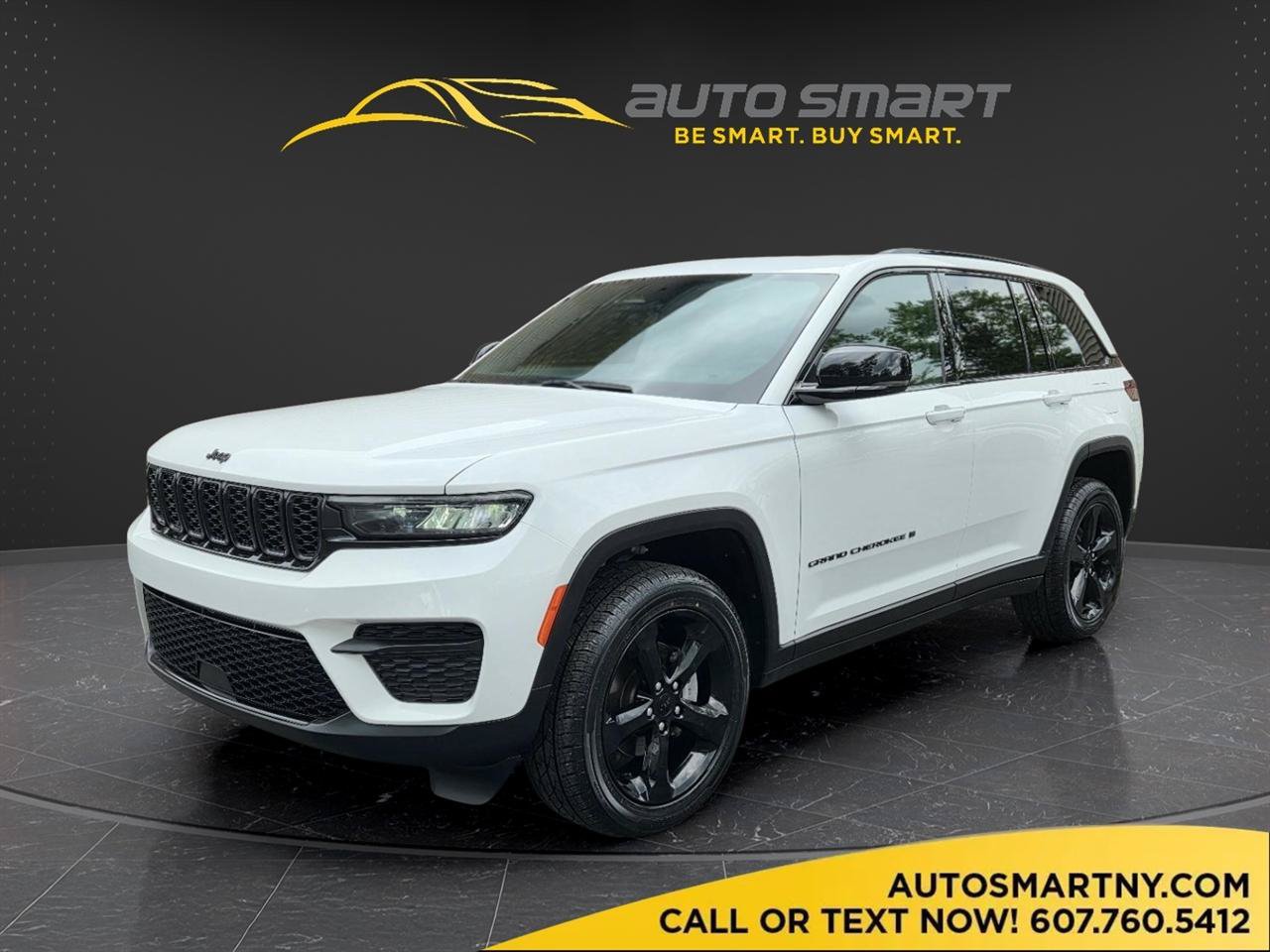 Used 2023 Jeep Grand Cherokee Altitude AWD/4WD image 1