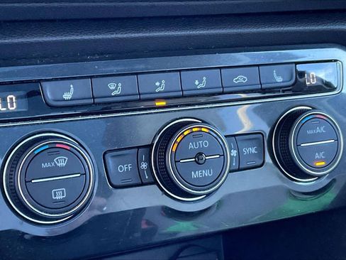 Used 2019 Volkswagen Tiguan SE w/ Panoramic Sunroof Package image 24