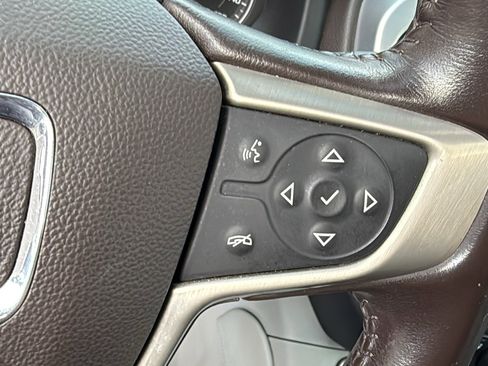 Used 2020 GMC Acadia SLT image 11