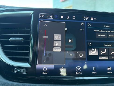 Used 2024 Chrysler Pacifica Touring-L image 20