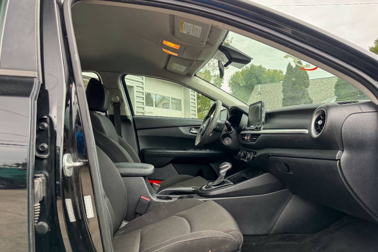 Used 2019 Kia Forte LXS FWD image 9