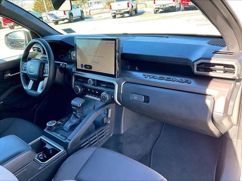 Used 2025 Toyota Tacoma TRD Off-Road image 14