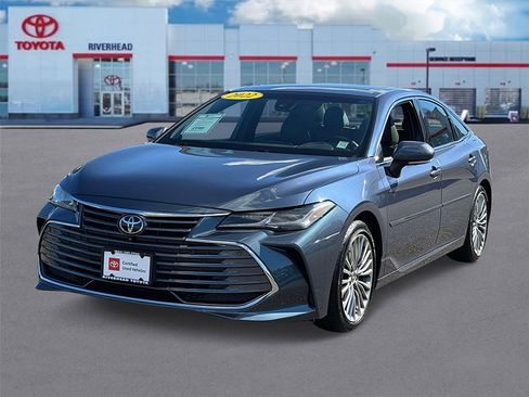 Certified 2022 Toyota Avalon Limited image 2