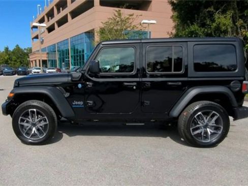 Used 2025 Jeep Wrangler Sport S w/ Convenience Group image 15