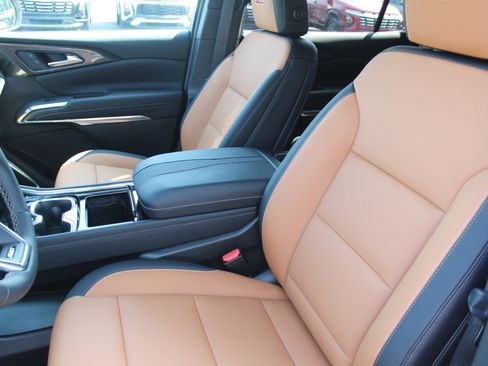 New 2027 Chevrolet Traverse Z71 w/ Enhanced Driving Package AWD/4WD image 10