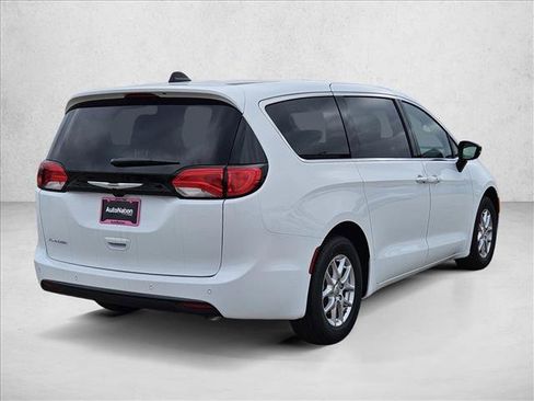 New 2025 Chrysler Voyager LX image 5