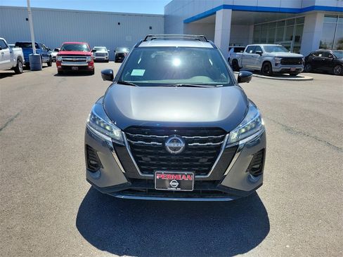 New 2024 Nissan Kicks SR w/ SR Premium Package image 3