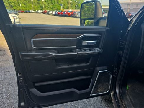 Used 2024 RAM 2500 Laramie AWD/4WD image 12