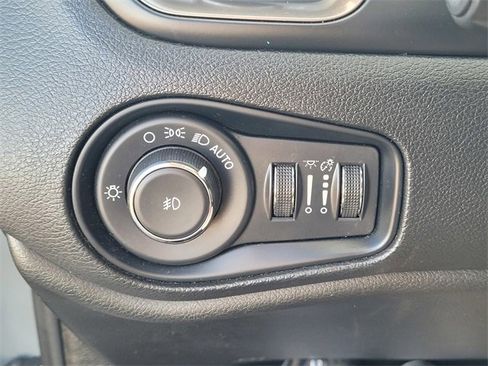 Used 2023 Jeep Renegade Latitude w/ Sun/Sound Group image 25