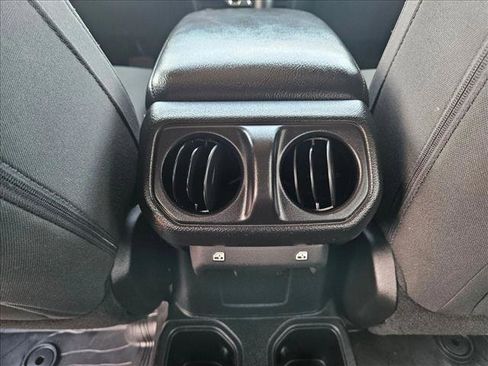 Used 2018 Jeep Wrangler Unlimited Sport S AWD/4WD image 16