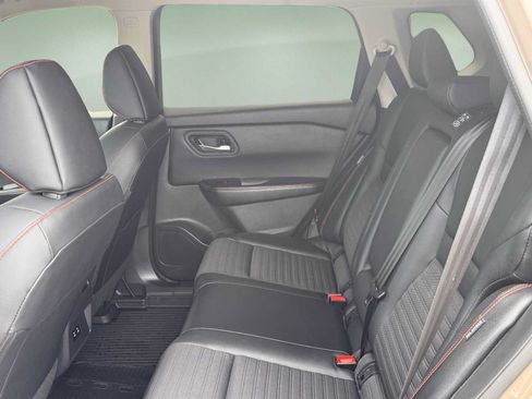 Used 2025 Nissan Rogue SV AWD/4WD image 10