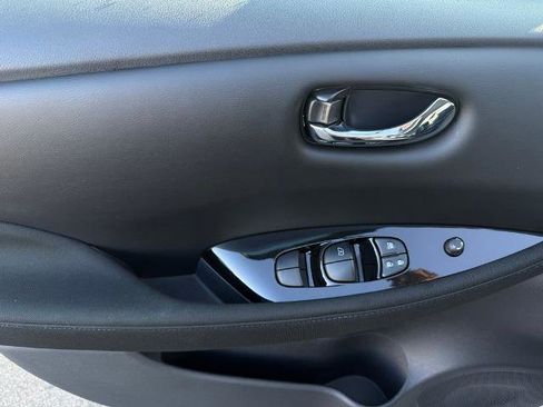 Certified 2025 Nissan Leaf SV Plus image 19