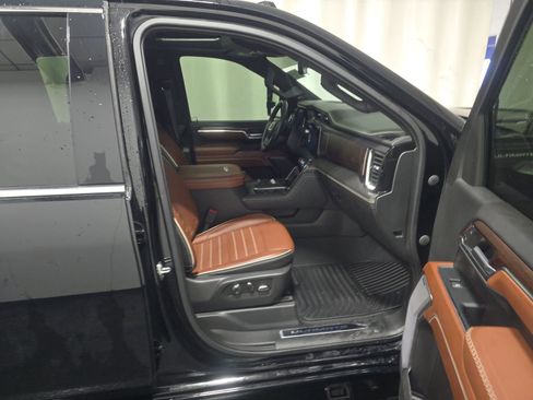 Used 2024 GMC Sierra 2500 Denali Ultimate image 9