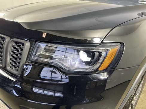 Used 2018 Jeep Grand Cherokee Limited w/ Luxury Group II image 28