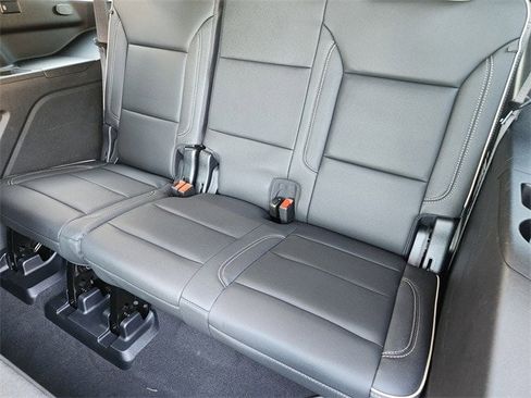 Used 2023 GMC Yukon SLT w/ SLT Premium Package image 23
