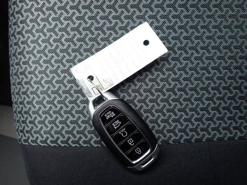 Used 2023 Hyundai Elantra SEL image 30