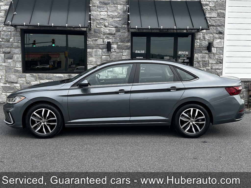 Used 2026 Volkswagen Jetta SE FWD image 4