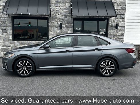 Used 2026 Volkswagen Jetta SE FWD image 4
