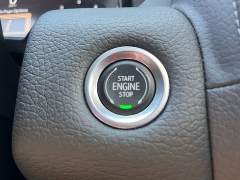 Used 2023 GMC Yukon XL Denali w/ Advanced Technology Package AWD/4WD image 28