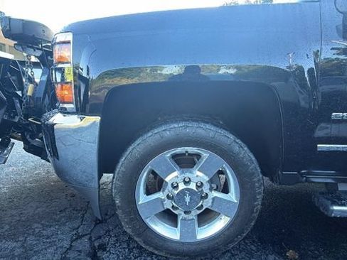 Used 2017 Chevrolet Silverado 2500 LTZ w/ Vortec Plus Package AWD/4WD image 10